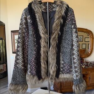 Elegant Faux Fur Trimmed Zigzag Teddy Jacket